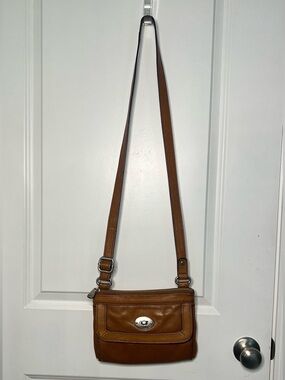 Y2K Fossil Marlow Top Zip Crossbody Tan Crumble Leather Turn Lock Purse *FLAWED